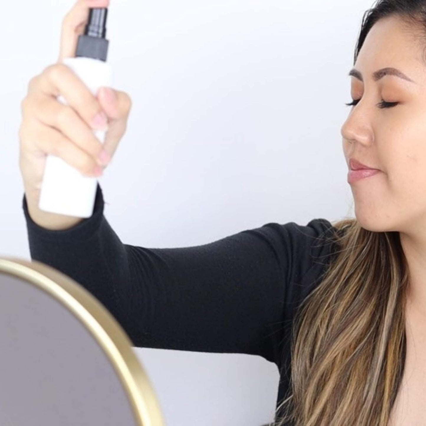 Thank Me Later 3-In-1 Dewy Makeup Setting Spray - Hydrating & Long-Lasting Fine Mist with Niacinamide for Radiant, Glowy Skin - Lightweight, Oil-Free & Cruelty-Free Formula, 95 Ml